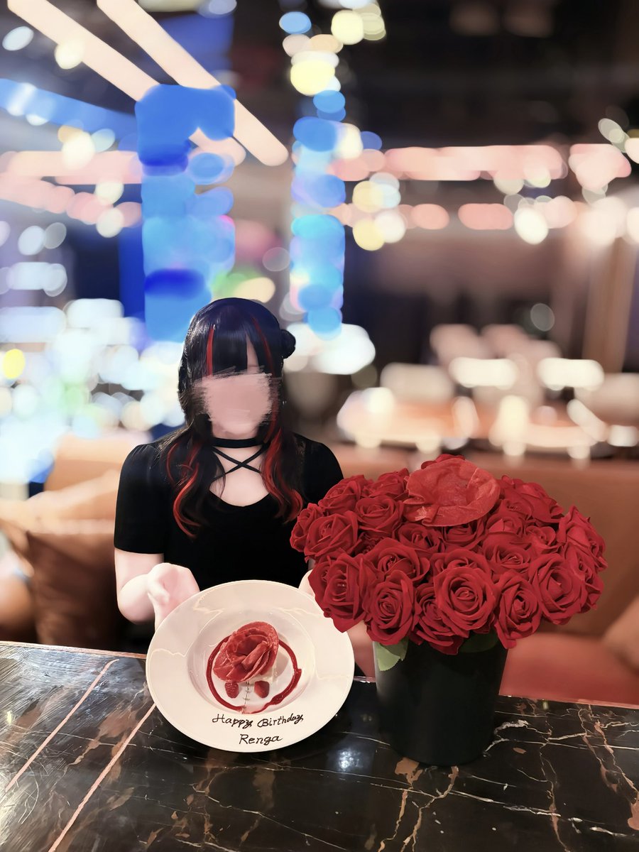 RENRENCUTE_'s tweet photo. ランチは薔薇のケーキが素敵なお店でお祝い🌹⟡꙳
見つけた時から絶対ここでお祝いしたいと思ってたから嬉しいᐡᴗ ᴗᶻ𝗓練牙さんが大好きな薔薇に囲まれてお祝いできて幸せです♥
#西園練牙誕生祭2026 #西園練牙生誕祭2026 https://t.co/Weo6cNZ5vQ