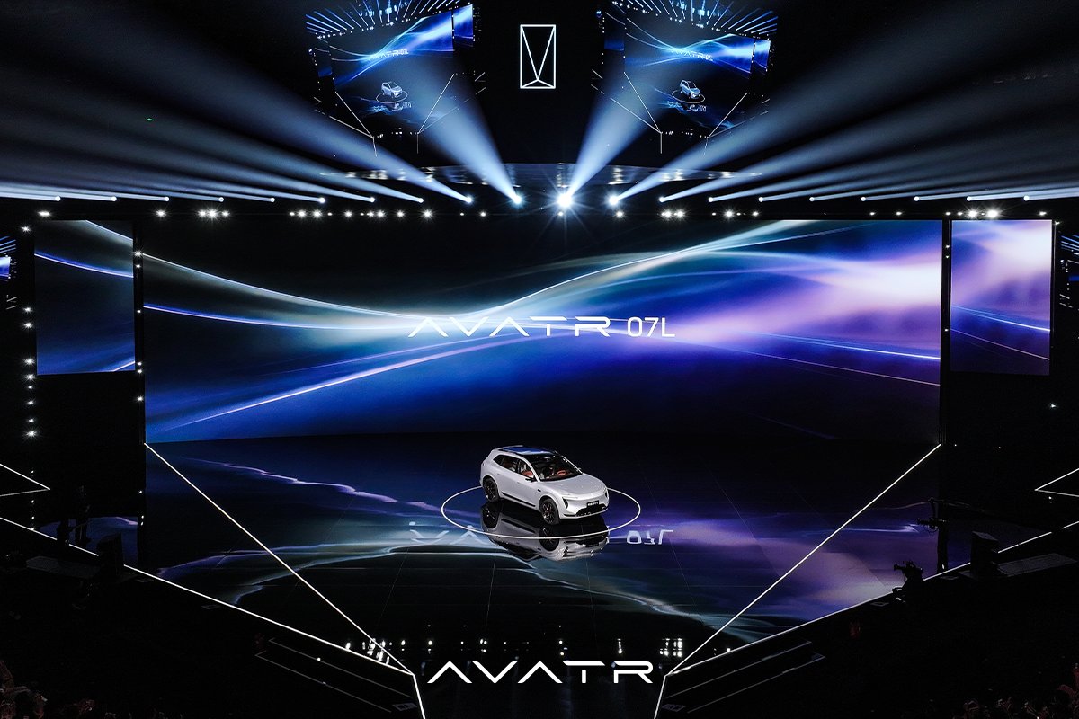 AVATR_THAILAND's tweet photo. AVATR 07L x Zhang Linghe | The Future Has Arrived with AVATR Global Brand Ambassador

รวมภาพบรรยากาศสุดพิเศษจากงานเปิดตัว AVATR 07L SUV ไฟฟ้ารุ่นใหม่ พร้อมการปรากฏตัวของ Zhang Linghe ในฐานะ Global Brand Ambassador ของ AVATR ถ่ายทอดบทใหม่ของยนตรกรรมแห่งอนาคต

AVATR 07L ที่ยกระดับทุกมิติ ทั้งดีไซน์ที่โดดเด่น พื้นที่โดยสารที่กว้างขวาง สมรรถนะอันทรงพลัง และเทคโนโลยีอัจฉริยะระดับแนวหน้า

นี่ไม่ใช่เพียงการเปิดตัวรถรุ่นใหม่ แต่คือการเปิดประสบการณ์ใหม่ของ Intelligent Luxury

A look back at the exclusive launch event of the AVATR 07L, the new electric SUV, featuring the special appearance of Zhang Linghe as AVATR’s Global Brand Ambassador, marking a new chapter in the future of mobility.

The AVATR 07L elevates every dimension with distinctive design, a spacious interior, powerful performance, and cutting-edge intelligent technology.

More than just the launch of a new vehicle, it marks the beginning of a new experience in Intelligent Luxury.

#AVATRxZhangLinghe #AVATR07L
#AVATR #AVATRTHAILAND  
#AVATR_EveryMomentYours