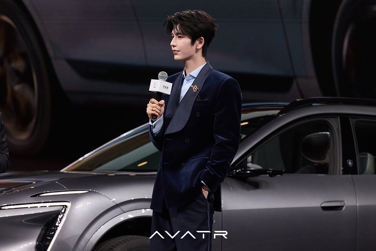 AVATR_THAILAND's tweet photo. AVATR 07L x Zhang Linghe | The Future Has Arrived with AVATR Global Brand Ambassador

รวมภาพบรรยากาศสุดพิเศษจากงานเปิดตัว AVATR 07L SUV ไฟฟ้ารุ่นใหม่ พร้อมการปรากฏตัวของ Zhang Linghe ในฐานะ Global Brand Ambassador ของ AVATR ถ่ายทอดบทใหม่ของยนตรกรรมแห่งอนาคต

AVATR 07L ที่ยกระดับทุกมิติ ทั้งดีไซน์ที่โดดเด่น พื้นที่โดยสารที่กว้างขวาง สมรรถนะอันทรงพลัง และเทคโนโลยีอัจฉริยะระดับแนวหน้า

นี่ไม่ใช่เพียงการเปิดตัวรถรุ่นใหม่ แต่คือการเปิดประสบการณ์ใหม่ของ Intelligent Luxury

A look back at the exclusive launch event of the AVATR 07L, the new electric SUV, featuring the special appearance of Zhang Linghe as AVATR’s Global Brand Ambassador, marking a new chapter in the future of mobility.

The AVATR 07L elevates every dimension with distinctive design, a spacious interior, powerful performance, and cutting-edge intelligent technology.

More than just the launch of a new vehicle, it marks the beginning of a new experience in Intelligent Luxury.

#AVATRxZhangLinghe #AVATR07L
#AVATR #AVATRTHAILAND  
#AVATR_EveryMomentYours