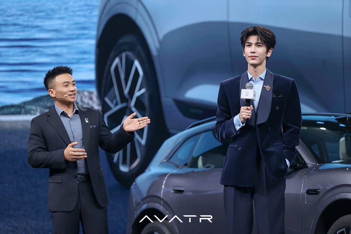 AVATR_THAILAND's tweet photo. AVATR 07L x Zhang Linghe | The Future Has Arrived with AVATR Global Brand Ambassador

รวมภาพบรรยากาศสุดพิเศษจากงานเปิดตัว AVATR 07L SUV ไฟฟ้ารุ่นใหม่ พร้อมการปรากฏตัวของ Zhang Linghe ในฐานะ Global Brand Ambassador ของ AVATR ถ่ายทอดบทใหม่ของยนตรกรรมแห่งอนาคต

AVATR 07L ที่ยกระดับทุกมิติ ทั้งดีไซน์ที่โดดเด่น พื้นที่โดยสารที่กว้างขวาง สมรรถนะอันทรงพลัง และเทคโนโลยีอัจฉริยะระดับแนวหน้า

นี่ไม่ใช่เพียงการเปิดตัวรถรุ่นใหม่ แต่คือการเปิดประสบการณ์ใหม่ของ Intelligent Luxury

A look back at the exclusive launch event of the AVATR 07L, the new electric SUV, featuring the special appearance of Zhang Linghe as AVATR’s Global Brand Ambassador, marking a new chapter in the future of mobility.

The AVATR 07L elevates every dimension with distinctive design, a spacious interior, powerful performance, and cutting-edge intelligent technology.

More than just the launch of a new vehicle, it marks the beginning of a new experience in Intelligent Luxury.

#AVATRxZhangLinghe #AVATR07L
#AVATR #AVATRTHAILAND  
#AVATR_EveryMomentYours