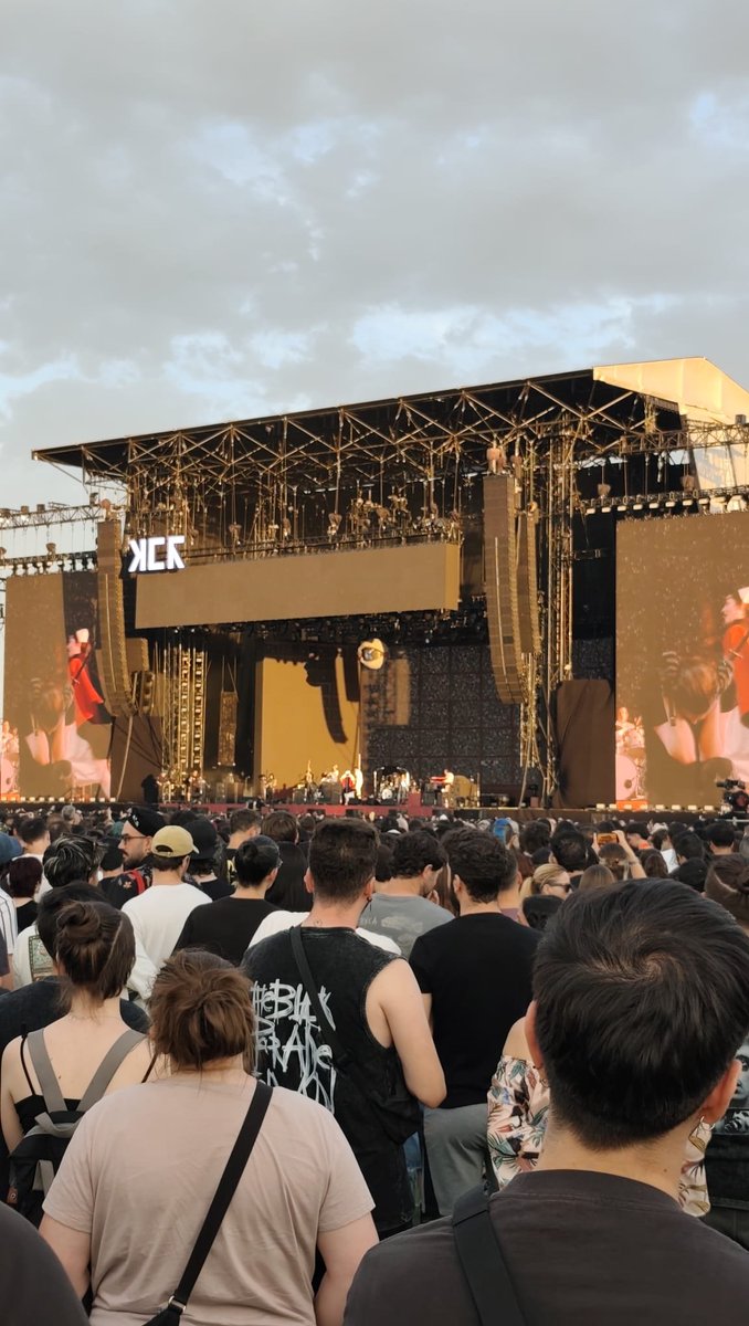 03_espectro's tweet photo. Un poquito del concierto de MCR <3 https://t.co/ERyF0x5ErI