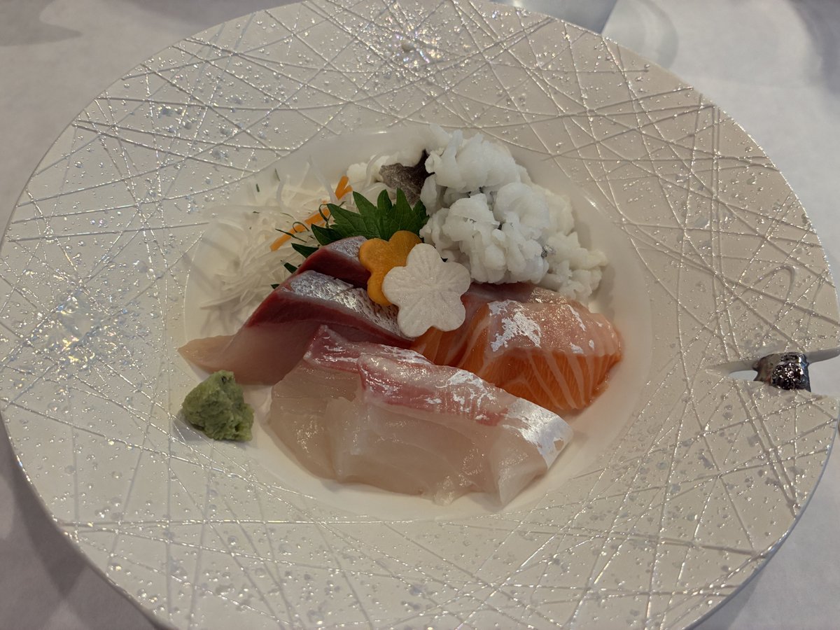 kouunn_ryuusui's tweet photo. 淡路島で、鱧を食べてきました。
湯引き・しゃぶしゃぶ・焼き・蒸し・天婦羅・鱧寿司、、、もう鱧を堪能
去年より少しお高い店にしたけど、それだけの価値がありました。これで8月を乗り切ります。
#SBMA https://t.co/kWiFn6XuR2