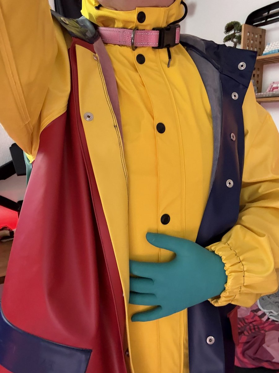 that_rubberfox's tweet photo. I love layering #rainwear and #rubber https://t.co/k48Y9KJ1Ww