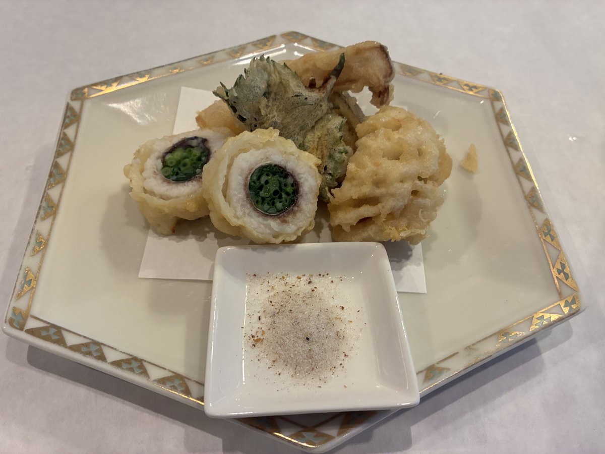 kouunn_ryuusui's tweet photo. 淡路島で、鱧を食べてきました。
湯引き・しゃぶしゃぶ・焼き・蒸し・天婦羅・鱧寿司、、、もう鱧を堪能
去年より少しお高い店にしたけど、それだけの価値がありました。これで8月を乗り切ります。
#SBMA https://t.co/kWiFn6XuR2