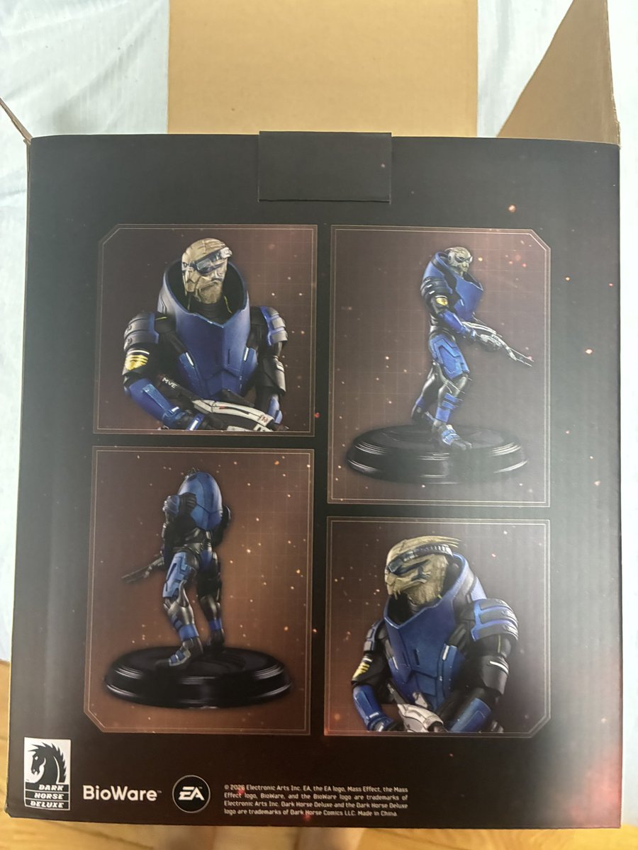 quarian_geth's tweet photo. ギャレスのフィギュア届いた!意外と大きい。予定ではあと4種類買うつもりだったんだけど置く場所ないや。 #masseffect #bioware #figure https://t.co/jeAMjcr6Q3