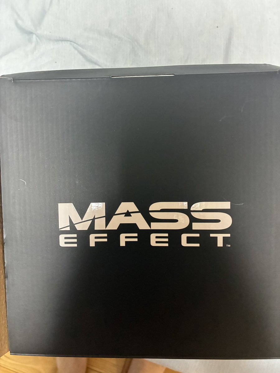 quarian_geth's tweet photo. ギャレスのフィギュア届いた!意外と大きい。予定ではあと4種類買うつもりだったんだけど置く場所ないや。 #masseffect #bioware #figure https://t.co/jeAMjcr6Q3