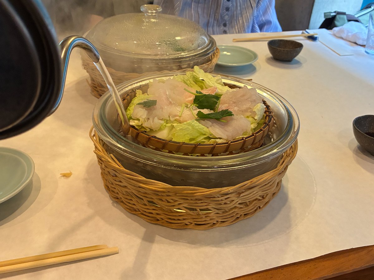 kouunn_ryuusui's tweet photo. 淡路島で、鱧を食べてきました。
湯引き・しゃぶしゃぶ・焼き・蒸し・天婦羅・鱧寿司、、、もう鱧を堪能
去年より少しお高い店にしたけど、それだけの価値がありました。これで8月を乗り切ります。
#SBMA https://t.co/kWiFn6XuR2