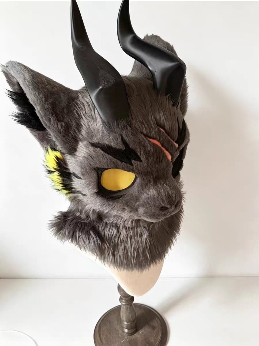 Furmul4's tweet photo. 흑금 드래곤 🖤💛
[20.0]

머리 둘레 58cm 이하, 헤드 안감O

문의는 DM, 혹은 프로필의 오픈 카톡주세요 (*･ω･)

#fursuit #kemono https://t.co/u6UetnP7Y7