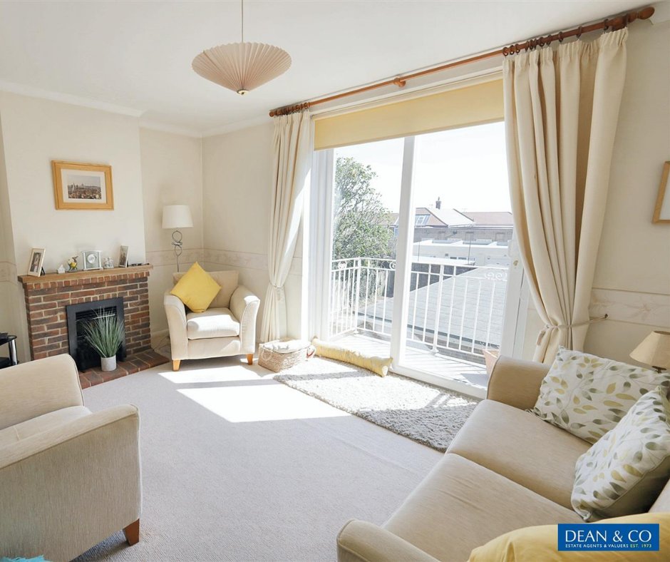DeanandCo1973's tweet photo. UNDER OFFER - ST PETERS CLOSE - HOVE - £259,995. Time for your FREE property valuation?
💻https://t.co/f4THBnkTK9
☎️01273 721061. 2 Bed 1st & 2nd floor maisonette with balcony. #hove #hangleton #brightonandhove #brighton #hoveforsale #hoveproperty #BN3 #hoveagent ##hoveflats https://t.co/VfJgX1dP6c