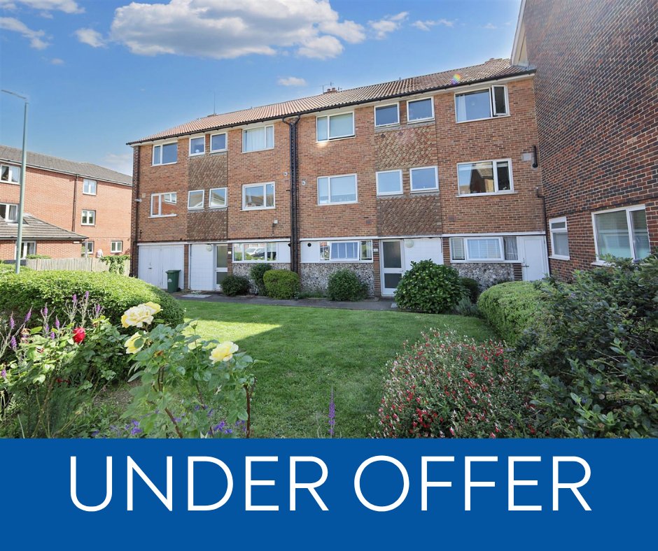 DeanandCo1973's tweet photo. UNDER OFFER - ST PETERS CLOSE - HOVE - £259,995. Time for your FREE property valuation?
💻https://t.co/f4THBnkTK9
☎️01273 721061. 2 Bed 1st & 2nd floor maisonette with balcony. #hove #hangleton #brightonandhove #brighton #hoveforsale #hoveproperty #BN3 #hoveagent ##hoveflats https://t.co/VfJgX1dP6c
