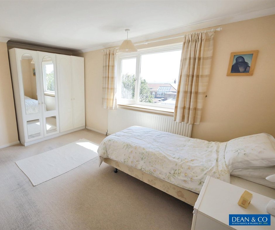 DeanandCo1973's tweet photo. UNDER OFFER - ST PETERS CLOSE - HOVE - £259,995. Time for your FREE property valuation?
💻https://t.co/f4THBnkTK9
☎️01273 721061. 2 Bed 1st & 2nd floor maisonette with balcony. #hove #hangleton #brightonandhove #brighton #hoveforsale #hoveproperty #BN3 #hoveagent ##hoveflats https://t.co/VfJgX1dP6c
