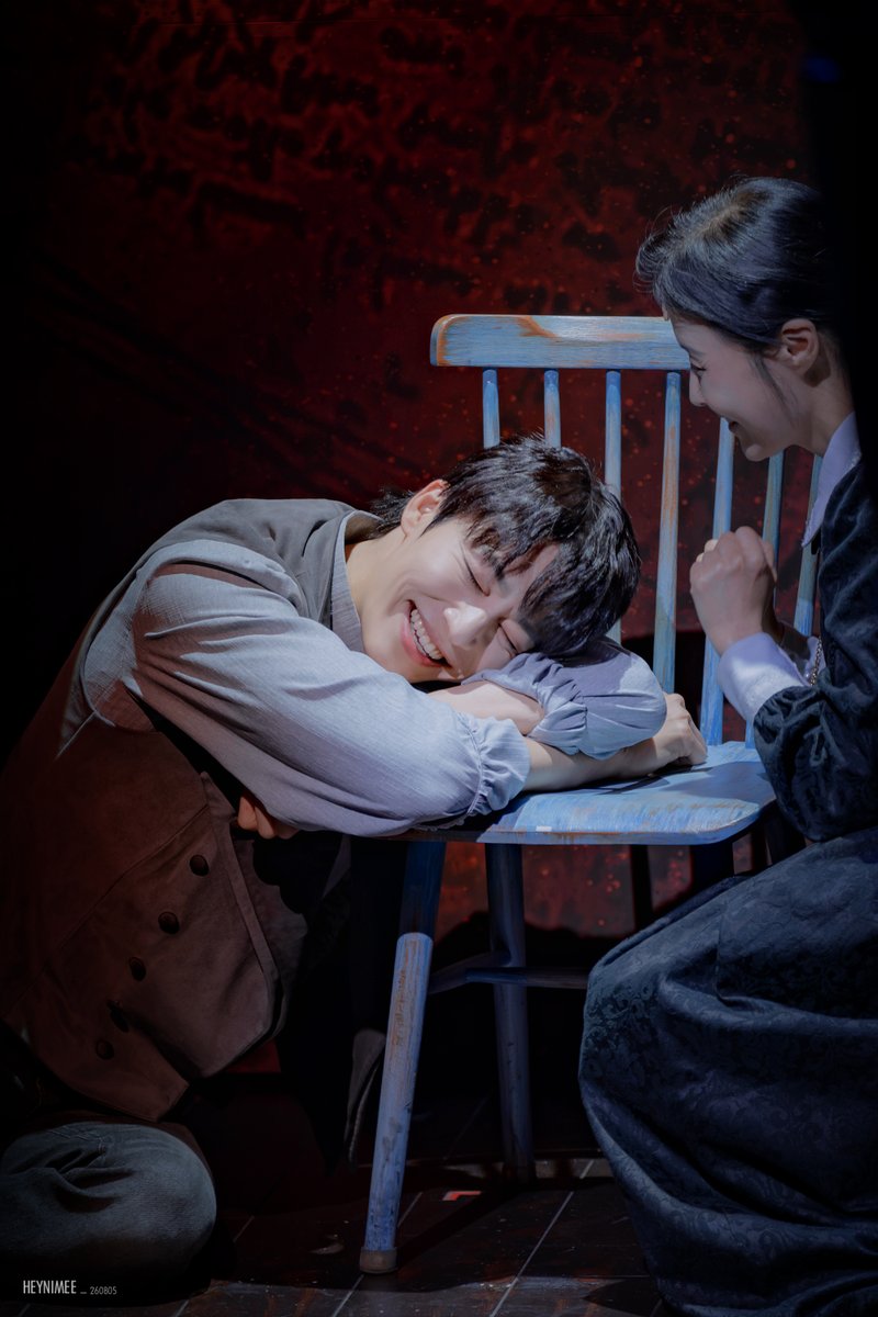 Heynimee_'s tweet photo. 260805 뮤지컬 블랙메리포핀스
낮 스페셜 커튼콜 '메리를 기억해'

메리 #안유진
헤르만 #원태민 한스 #유태율
요나스 #정지우 안나 #이한별 

'잘자요 메리'
⠀ ⠀  ⠀⠀ ⠀⠀ ⠀⠀ ⠀
⠀ ⠀ ⠀  ⠀⠀ ⠀⠀ ⠀⠀ ⠀ https://t.co/CQVh9chXqN