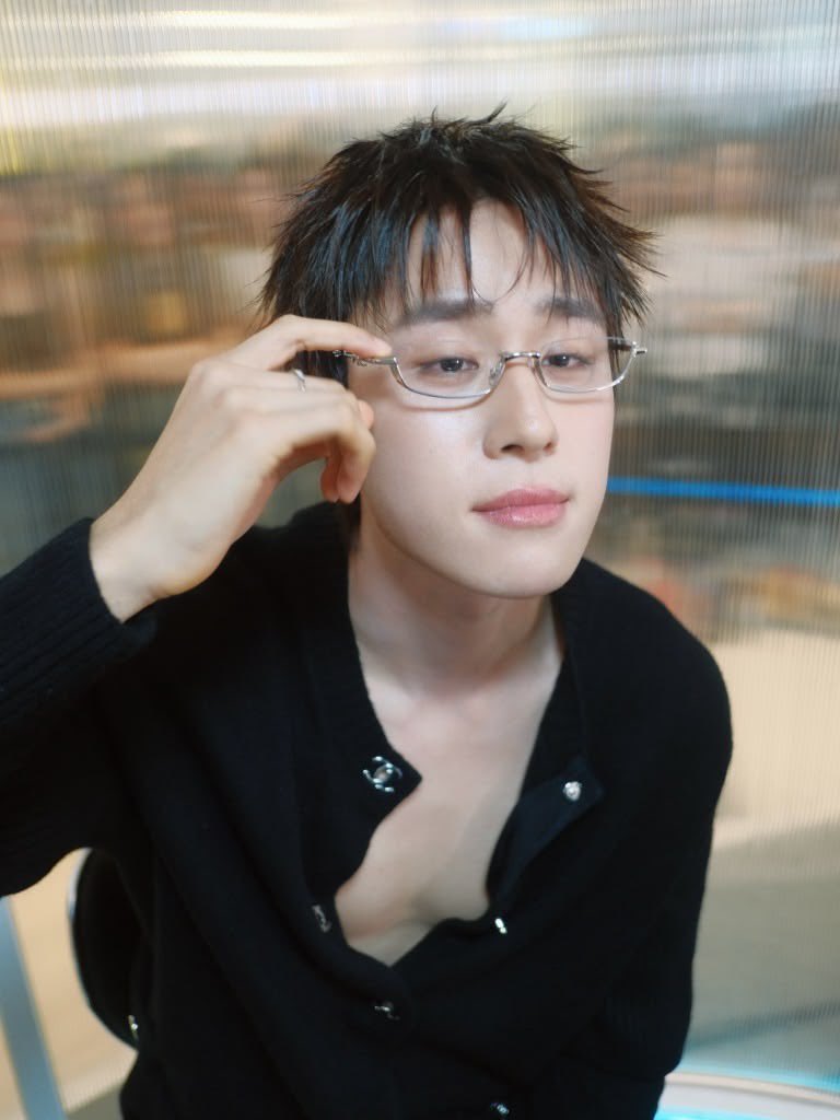 lyknwestie's tweet photo. fave genre: nut in glasses https://t.co/WO5Mn33cL6