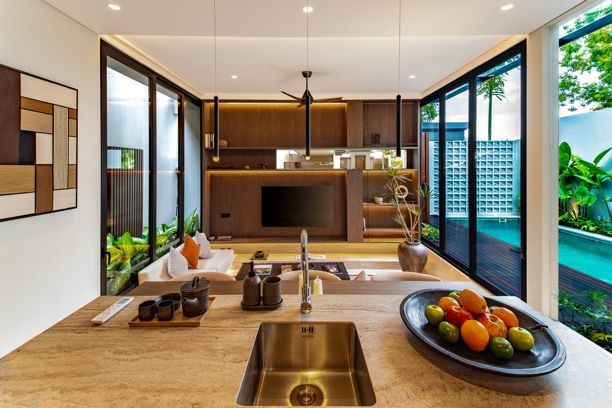 WhyImaging's tweet photo. Damara Village, Jimbaran Hijau.

A study in architecture, light, material, and space.

From its carefully considered interiors to the surrounding tropical landscape, every element contributes to a sense of quiet luxury and understated elegance.

Photographed by @hiyano https://t.co/5T2gupIUtF