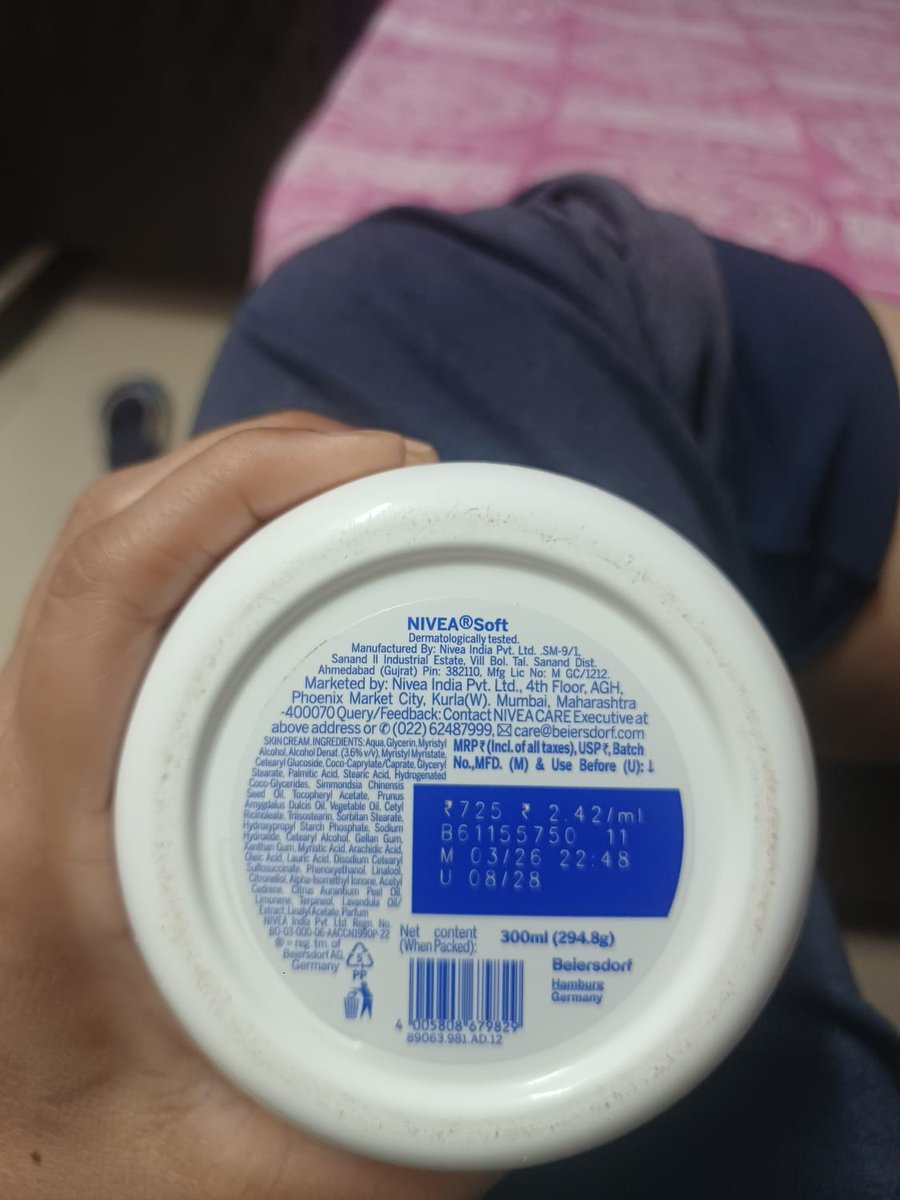 tripti09's tweet photo. @Flipkartminutes : i want ot raise the complaint.
I bouth the nivea cream from Flipkart  minutes
I found the product to be fake. I do not wish to keep the poruct 
kindly look into this matter https://t.co/y2vFra2bq9