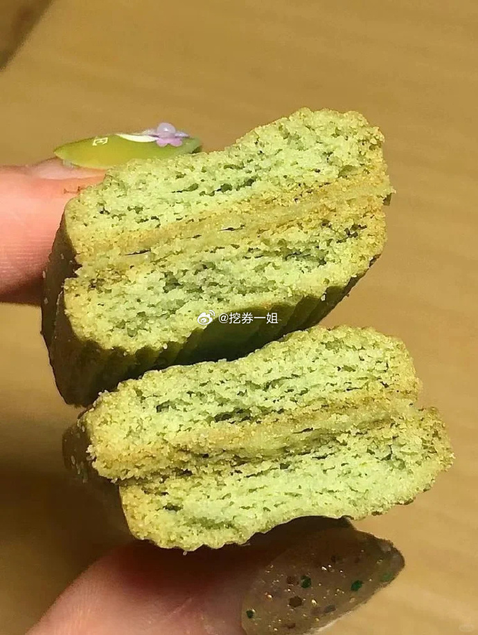 blzedivone's tweet photo. Just shared a bag of my favorite matcha cookies with my desk crew—nothing hits quite like a sweet, green treat to boost the afternoon vibe. https://t.co/lPUfyxw5h2
