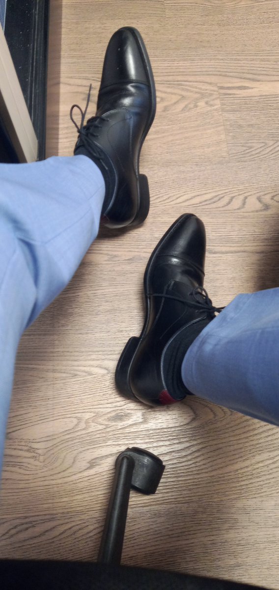 ThibaultRasch64's tweet photo. Retour au taff. Mes chaussures ne demandent pas d’attention… elles l’imposent. Comme moi. Fait ton job. Ta sexualité consiste à cracher ta thune pour moi rien de plus. #findom #cashmaster #moneyslave #rtgame #humancow #cashcow #walletdrain #brainfuck #cashpussy #gayfag #sodomie https://t.co/iHxHN9wiFr