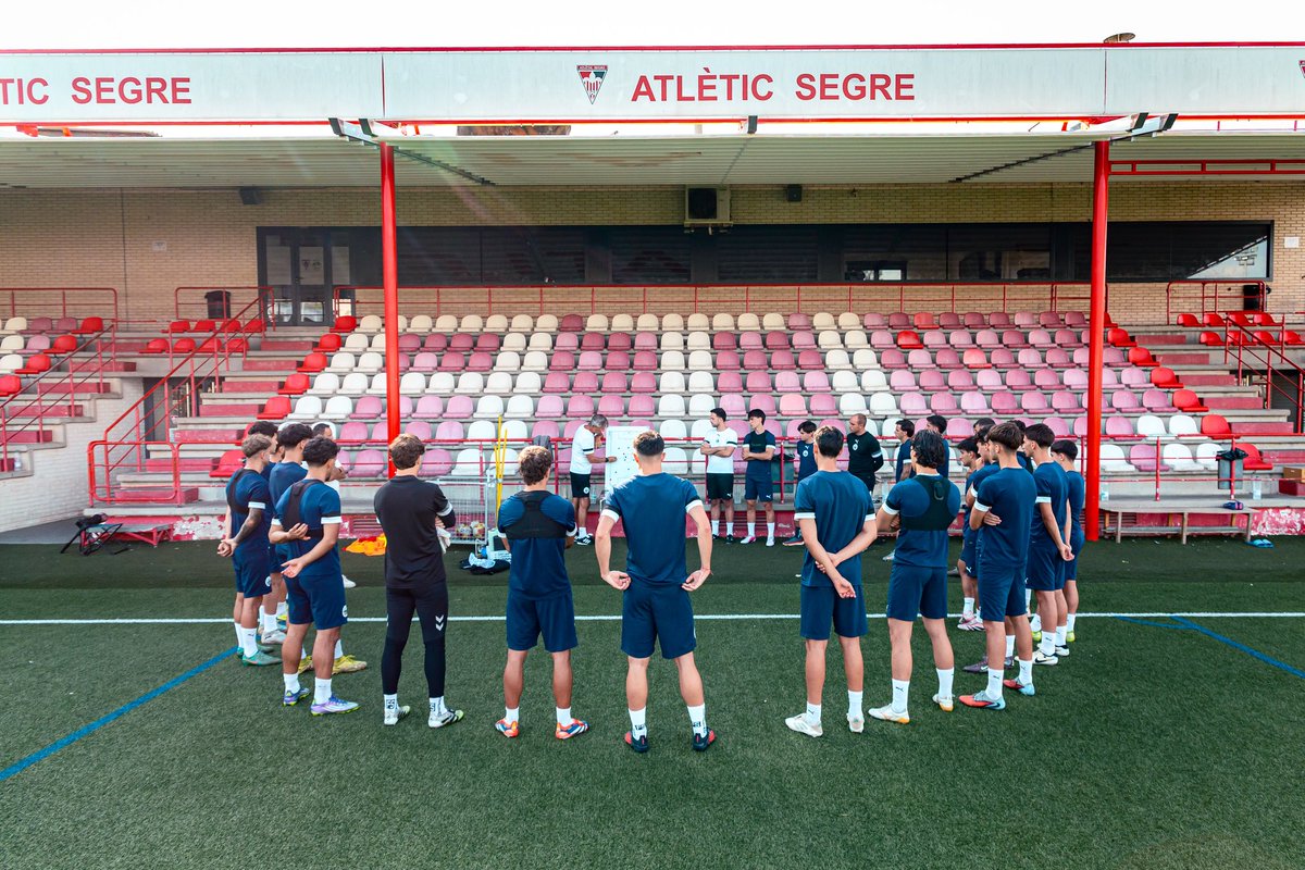 atletic_lleida's tweet photo. Bon dilluns a tothom💪💙 https://t.co/FS6n3LTbDX