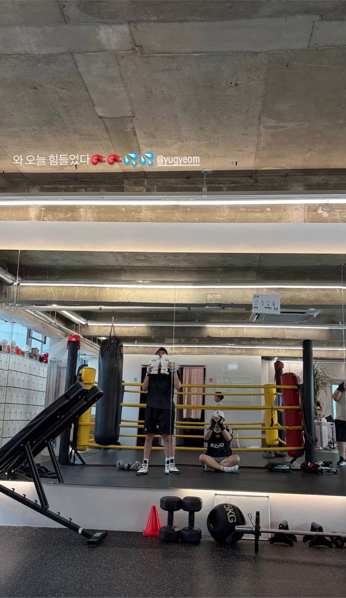 gyeomasaranghae's tweet photo. 우오ㅏ 핵주먹이ㄷㅏ🩵

#유겸 #yugyeom @yugyeom #유겸이의545일 https://t.co/E6pInjjC1L