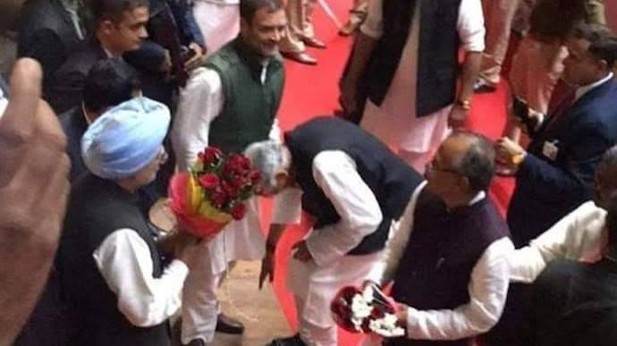 VKisKing's tweet photo. @awesh29 Galat point ched diya tune CONgressi .... ab list dekh aramse, list kaafi lambi hai. https://t.co/ndSNqWa8gP