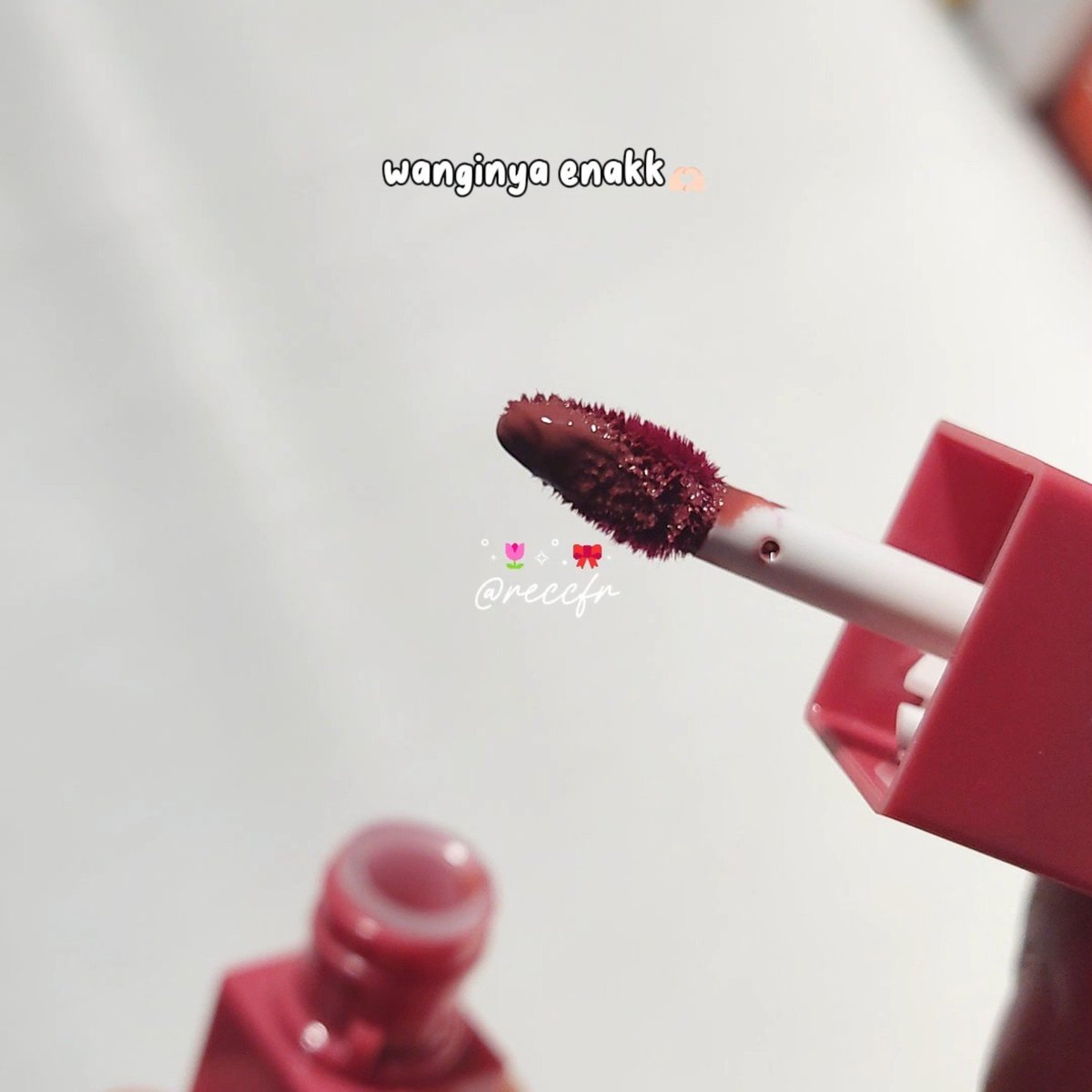 reccfr's tweet photo. — Emina Glossy Stain
Suka banget sama liptint ini. Warnanya cakep banget di bibir. Terus ternyata wanginya juga enak. Ini aku beli yang rainy hazelrose, suka banget sama warnanyaa🫶

🍊 https://t.co/CNHUwwfZYr https://t.co/rY5Opiu5fg