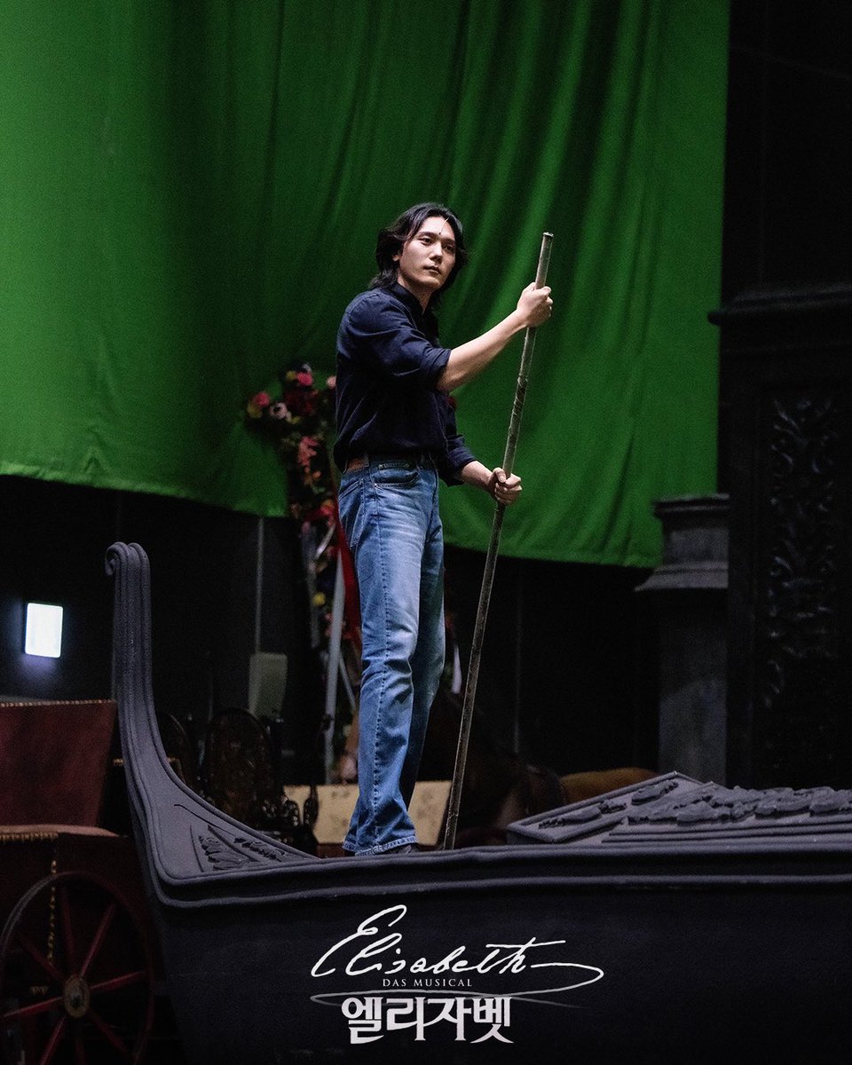 emk_musical's tweet photo. 𝟐𝟎𝟐𝟔 𝐌𝐮𝐬𝐢𝐜𝐚𝐥 𝐄𝐋𝐈𝐒𝐀𝐁𝐄𝐓𝐇

무대 위 최고의 순간을 향해
한 장면, 한 장면 치열하게 맞춰가는
열정 가득한 연습실 스케치 공개🔥
⠀
죽음마저 사랑에 빠지게 한 아름다운 황후
#뮤지컬 #엘리자벳
2026.08.16~11.15 블루스퀘어 우리은행홀 https://t.co/DpArTbCasz