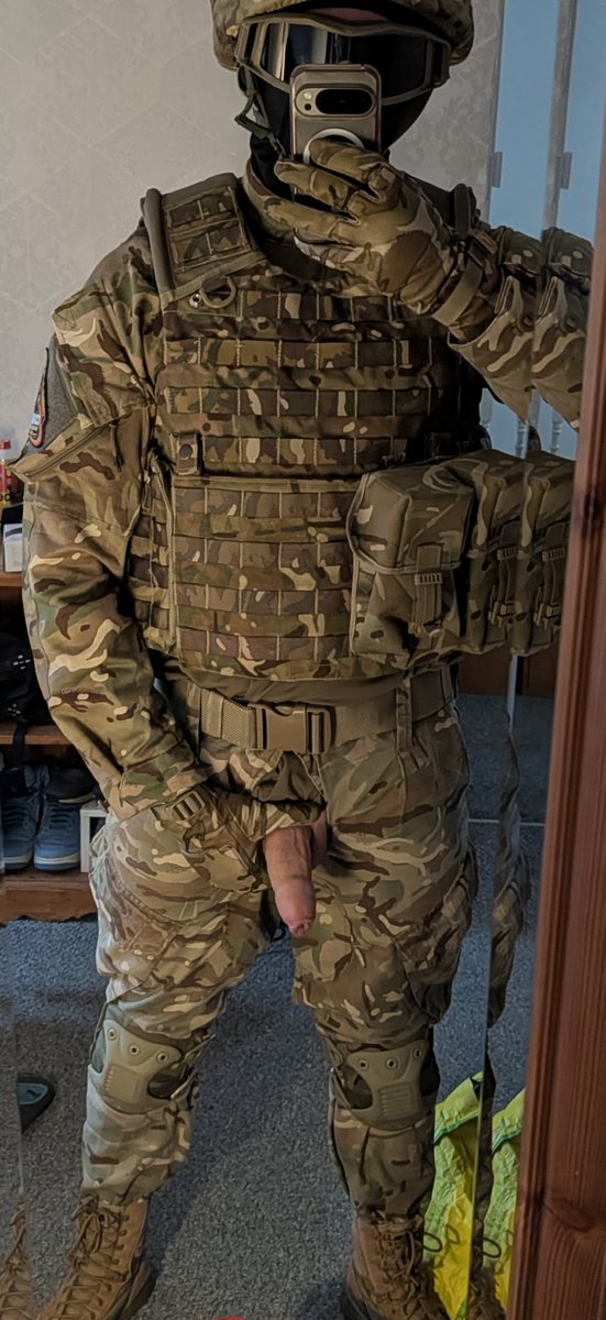 bikeboyspannerz's tweet photo. Start at my boots and work your way up #gearhead #nsfwtwt #military #tactical #boots https://t.co/eUGrFeJ56C
