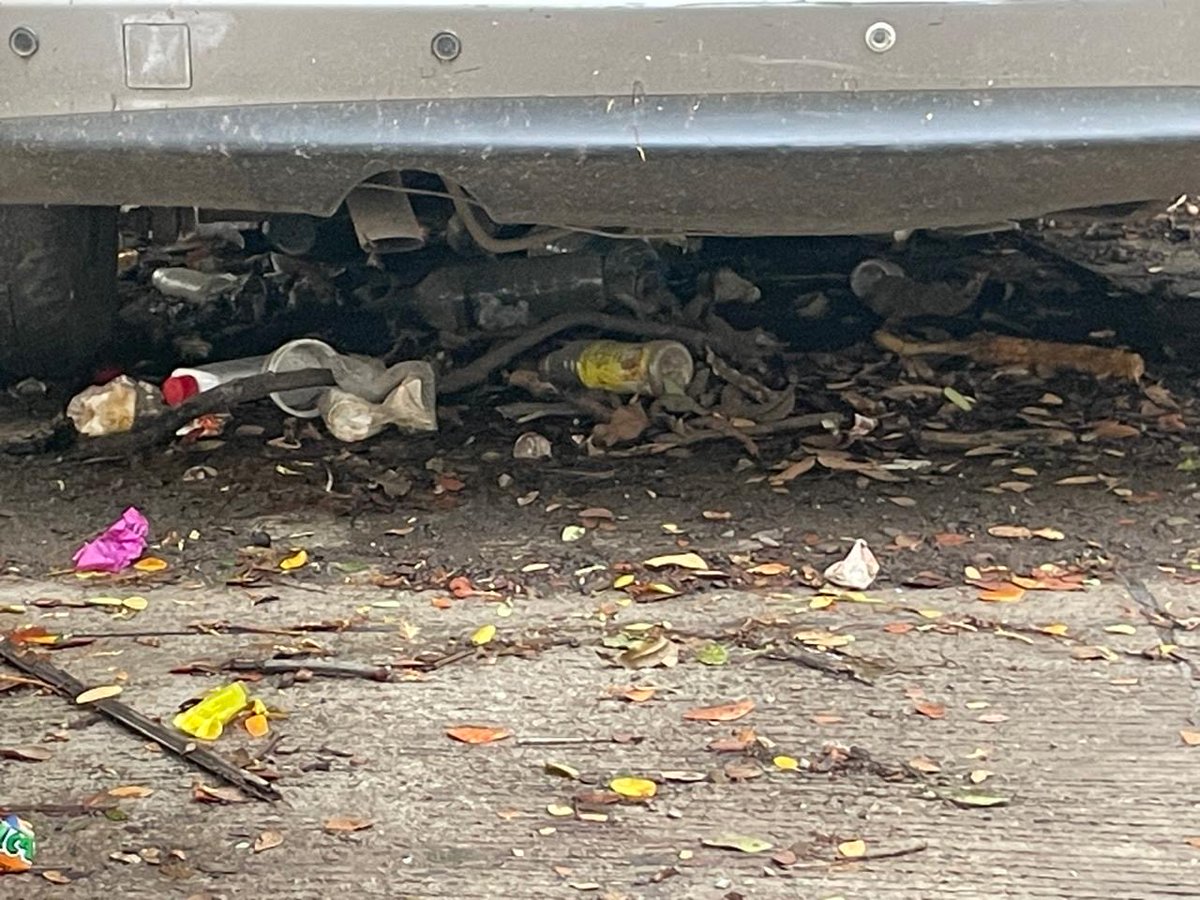 harry_chadha's tweet photo. @mybmc @MumbaiPolice @MTPHereToHelp 
Vehicle parked near our house, more than 2 months, not moved, people have made the area around it a garbage dump.
Exact location coordinates: 

19.072406, 72.830259

Photos of vehicle &amp; garbage dump attached.
Breeding spot for mosquitoes. https://t.co/jrtSykzGEr