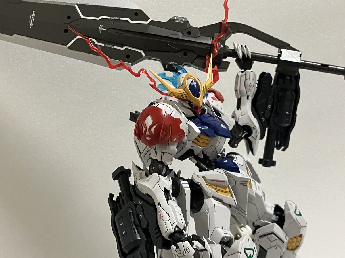 unknownNo4_2000's tweet photo. MGルプスの拡張パーツセット組みました〜
やはりデカい剣は正義！
意外と保持も安定しててびっくりです
目は緑のままだけど半壊用にもう1個買うタイミングも無さそうだしまぁいいか… https://t.co/Guf0qHAZ3f