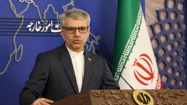 Nexo_Latino's tweet photo. ➡️El portavoz del Ministerio de Asuntos Exteriores de Irán, Esmail Baqai, afirmó:

🔹 El cierre del estrecho de Ormuz es consecuencia de la agresión de Estados Unidos y del régimen israelí contra Irán, así como del uso de bases militares regionales para atacar al país. https://t.co/PDjz3jX3Vm
