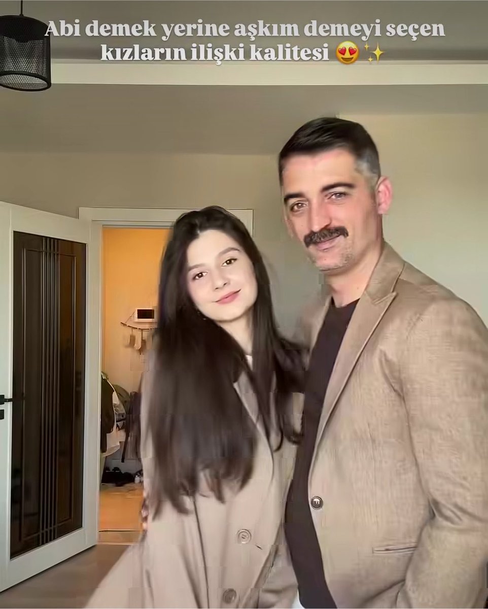gossipmagazinn's tweet photo. Bir Instagram kullanıcısının eşiyle ilgili yaptığı talihsiz açıklama.

“Abi demek yerine aşkım demeyi seçen kızların ilişki kalitesi” https://t.co/mZ34FxnYFB