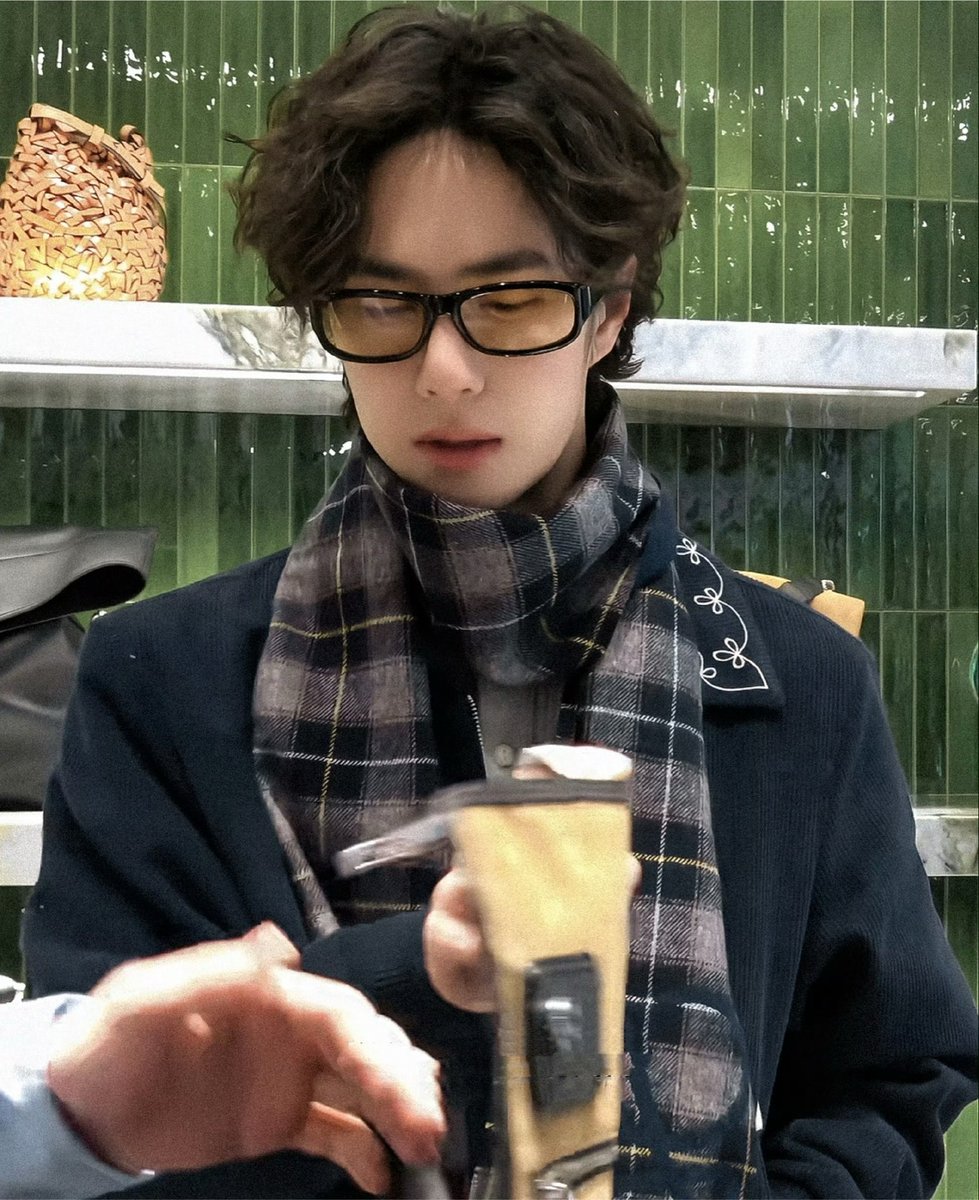 supervanilla85's tweet photo. รักหนุ่มตี๋ใส่แว่น โครตมีความสุข ! https://t.co/diHE0omJV3