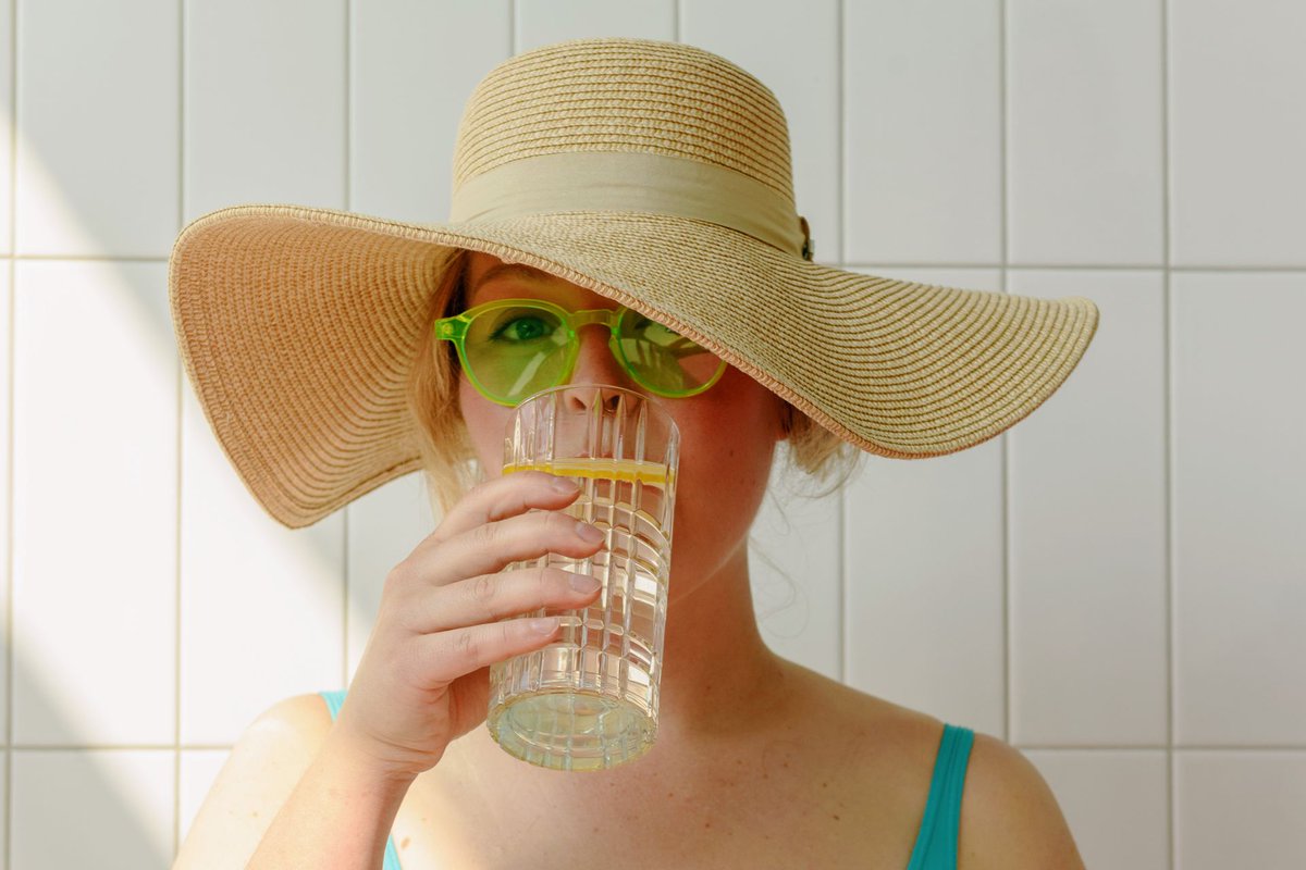 AguasdeAviles's tweet photo. 🥤 Recuerda beber #agua durante el verano porque...

✅ Limpia nuestro organismo y elimina toxinas
✅ Alivia la fatiga
✅ Regula la temperatura corporal
✅ Mejora el sistema inmunológico

Un pequeño gesto diario con grandes beneficios 💙

#AguasdeAvilés #Hidratación #Verano2026 https://t.co/f6TYTcLwoQ