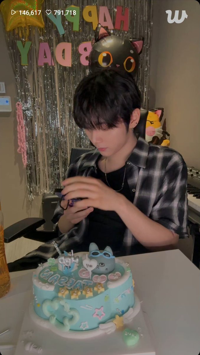 catncuriouss's tweet photo. HBD CUKING https://t.co/nMvpaO3nMC