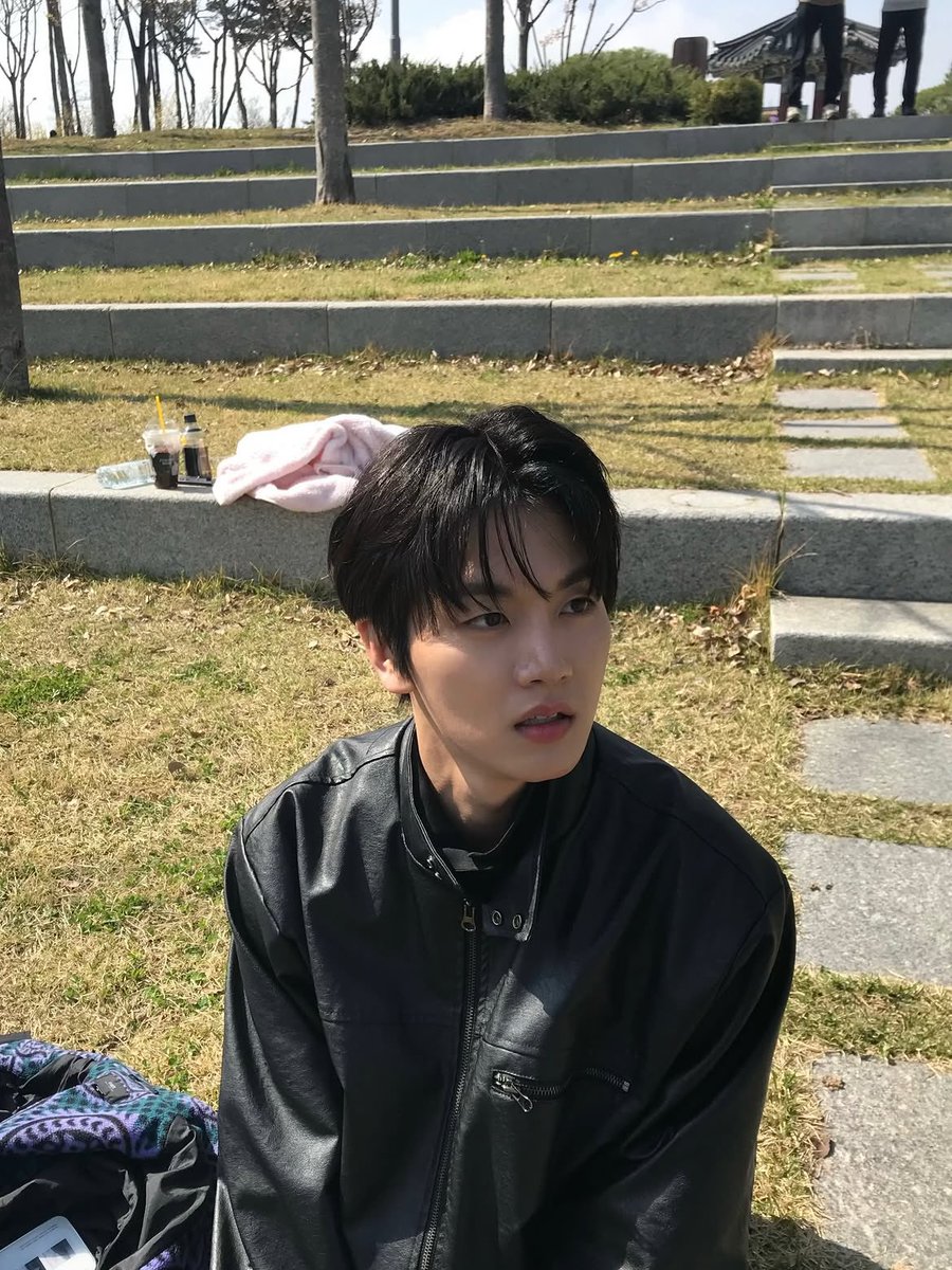 structure9ine's tweet photo. 근데 진짜 구도님 이 착장에 반깐 너무 잘생겼어.. https://t.co/2rMWcgH7l5