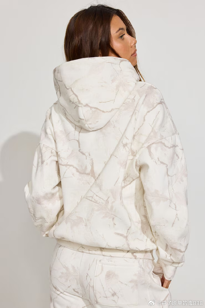 HandleMan37's tweet photo. [Just found your hoodie in my closet and it still smells like you  Best accidental smell hug ever]， https://t.co/NEeVglrvru