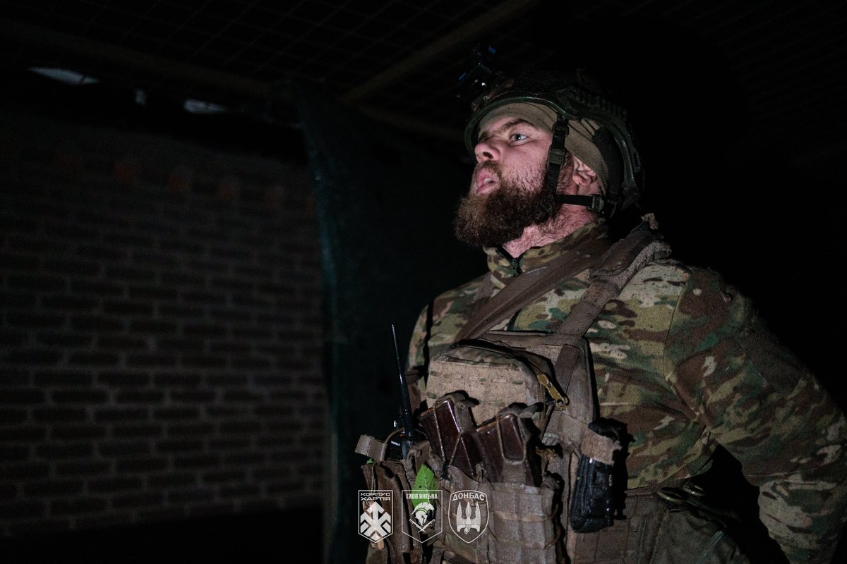 bsp_donbas's tweet photo. Кілька моментів з повсякденного життя батальйону «Донбас». На цих фото — звична бойова робота та простий солдатський побут без прикрас. Робимо свою справу далі https://t.co/MsLpxMHZnv