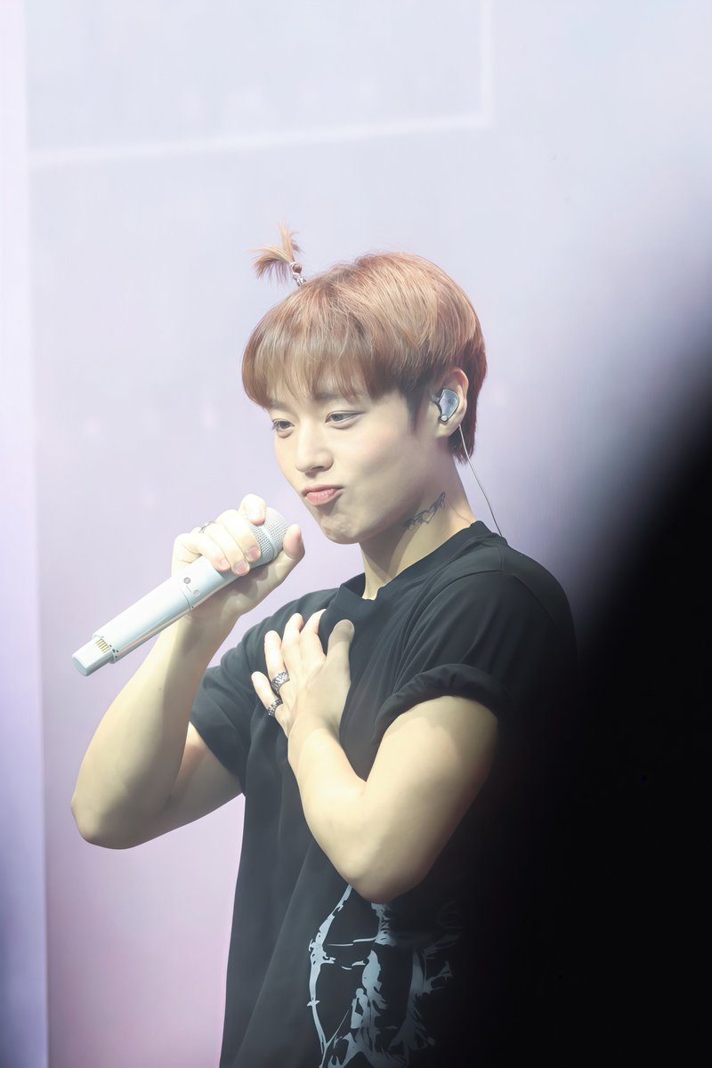 Ji00o___0's tweet photo. 260808 Macao 박지훈
나 지금 이렇게 귀여운데? https://t.co/xHxt3WPpir