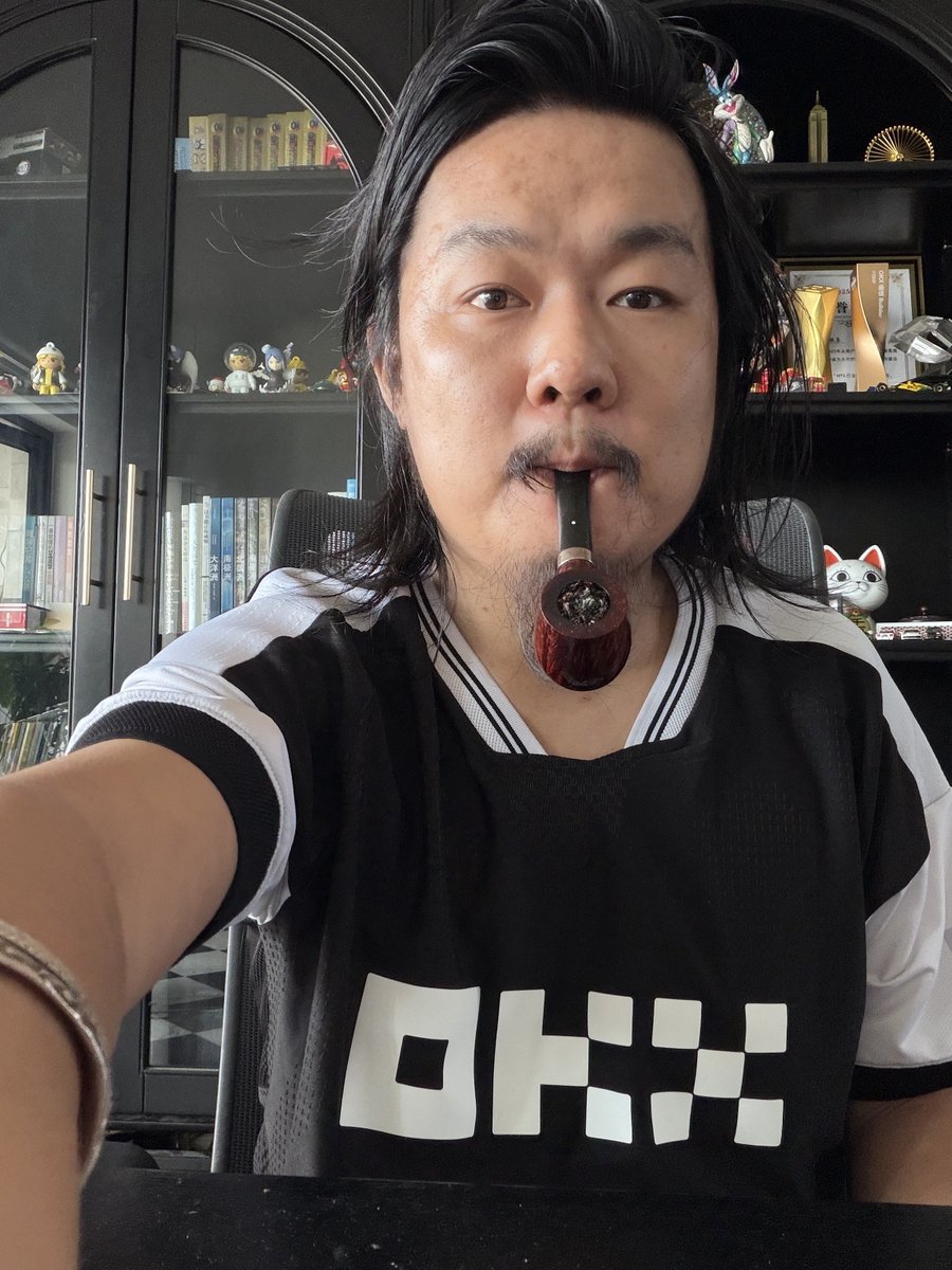 Wangduanniao's tweet photo. 前几天刚开始做合约的时候亏50亿就难受了，就害怕了。

现在亏500亿已经没感觉了。

好像是脱敏了？

哈哈哈哈哈哈，等晚上美股开盘看看吧。 https://t.co/DeGl4RpzsE