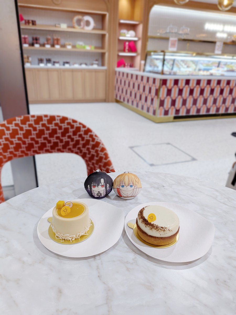 claude_big_love's tweet photo. 📍Pierre Hermé Paris
机全部大理石で店内赤っぽくて激かわいいすぎたー🥹💖
赤推しさん是非~O⩊O♥ https://t.co/VxllktR1Vo