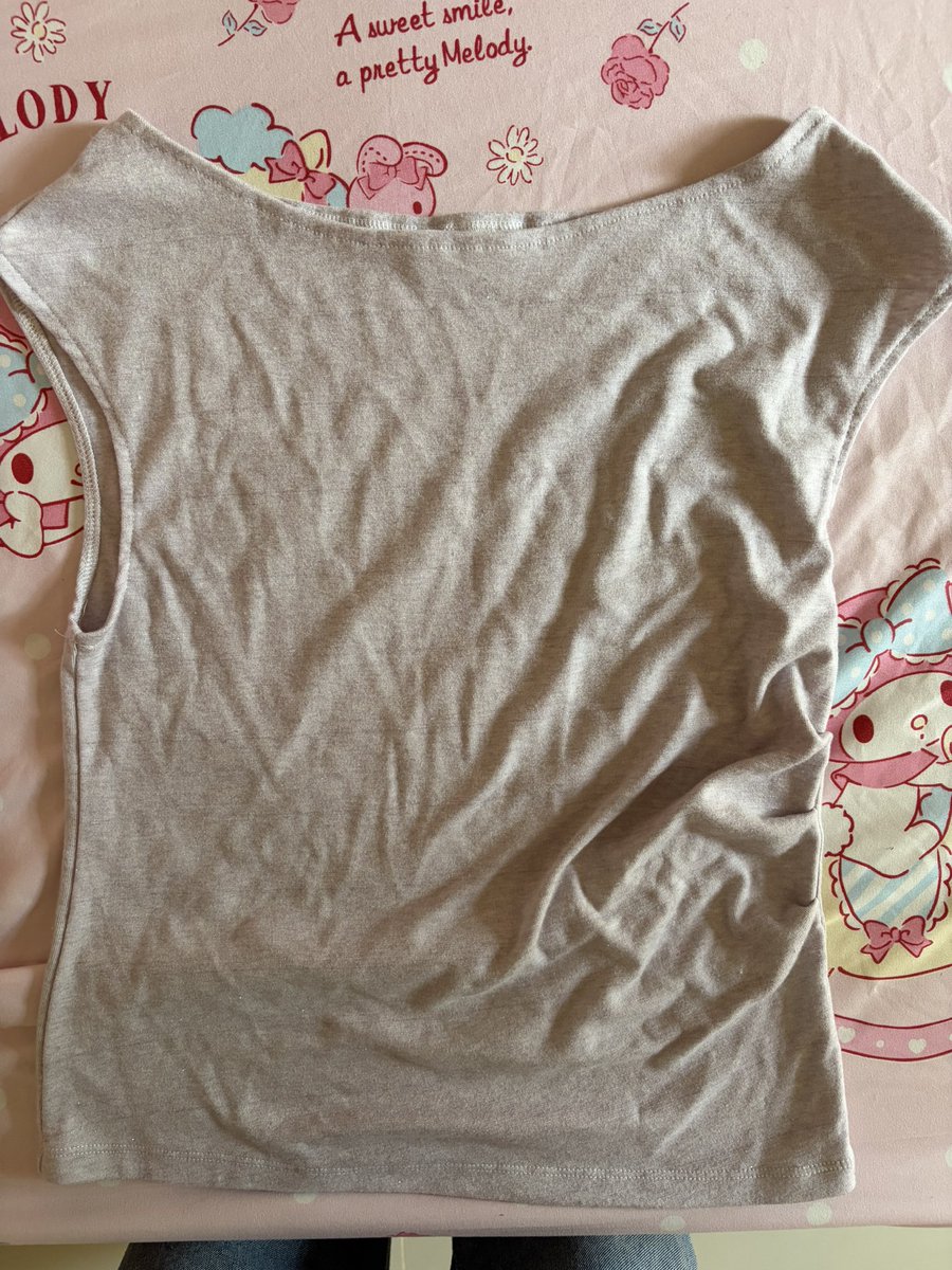 iichumi's tweet photo. ส่งต่อเสื้อ shewear.bkk เสื้อปาดไหล่ มีglitter Z.m sml ลงได้ค่ะ สี lilac ใส่1ครั้ง
• ตำหนิจากแบรนด์ผ้าเป็นเส้น แต่ใส่สวยเหมือนเดิมค่ะ 
Price: 280 รส คับ 💘
#ส่งต่อshewaer #ส่งต่อduex #ส่งต่อเสื้อผ้า #ส่งต่อเสื้อผ้ามือสอง #ส่งต่อเสื้อผ้ามือ2 #ส่งต่อcintage #ส่งต่อstylist https://t.co/Ax1XwIhfrT