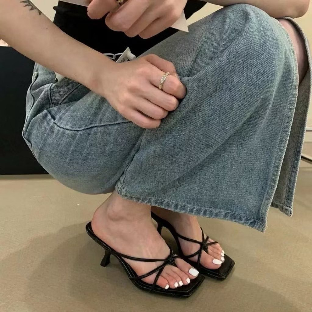 solanarecos's tweet photo. kitten heels na classy pero comfy! sturdy din, so you can walk confidently without sacrificing comfort 🖤

₱255 
☆ https://t.co/8twzvlSEeS https://t.co/SI77wAsT4V