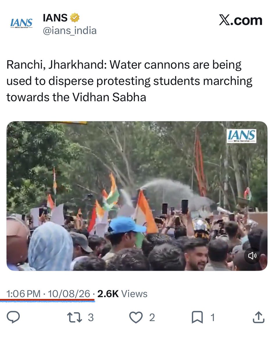 BefittingFacts's tweet photo. Look at the timing:

1:06 PM: Hemant Soren started using water cannons against protesting students.

1:17 PM: Arvind Kejriwal wished Hemant Soren on his birthday.

Now you know why AAP and its branch, CJP, never went to Jharkhand.

And Kejriwal is rubbing salt into the wounds of the protesters.