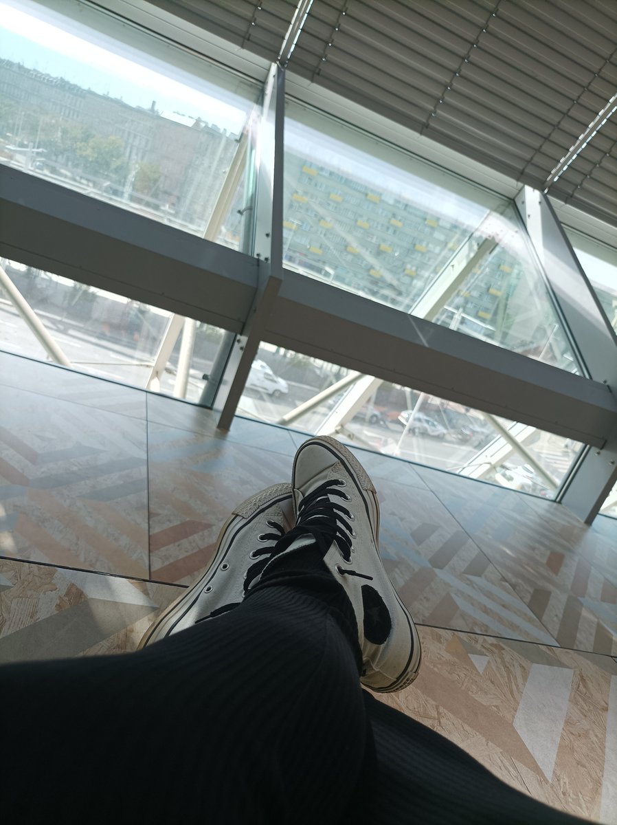 Nattmorka's tweet photo. I hate my life 🥲. Here AGAIN! #life #sufferring https://t.co/ycTRhqQtho