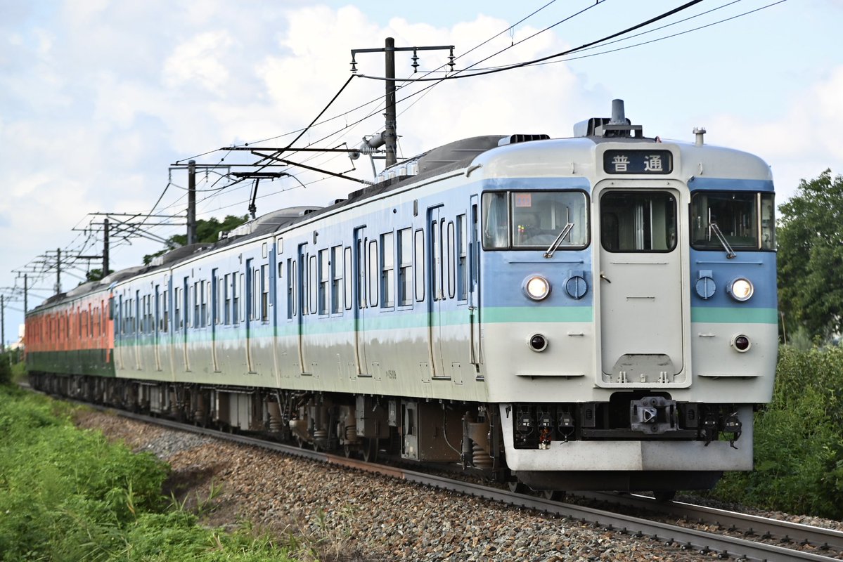 Nagano_S15's tweet photo. 2026 8/10
しなの鉄道北しなの線　1319/1320M
115系S11編成(新長野色)+115系S3編成(湘南色)
ご一緒した皆様、暑い中お疲れ様でした。 https://t.co/TJgAScelbm