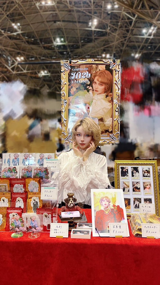EMOMIfabulous's tweet photo. 【 #C108お品書き】
コミケ初参加します🌹✨

美少年作家・少年装モデルのEMOMIです🌹✨
大きなEMOMIポスターが目印✨

🌹 8/16(日)夏コミ2日目10:30−16:00

📍東京ビッグサイト南d07b

#C108 https://t.co/EGg4zP0zxE