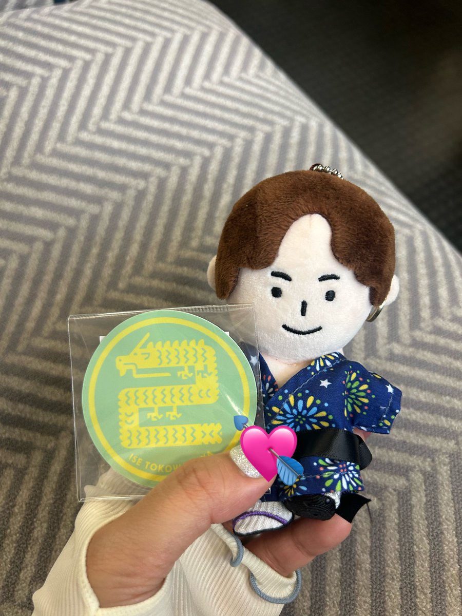 masknoakane's tweet photo. 良き良きステッカーゲットした、ね〜うしとらう〜？＼たつみー！／ https://t.co/LxLotaXsl5