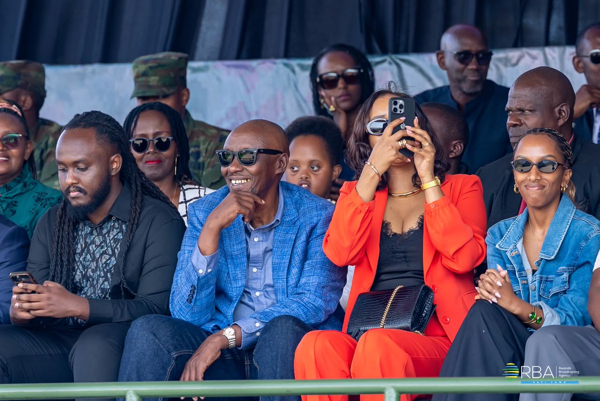 rbarwanda's tweet photo. 📷AMAFOTO 📷

Ababyeyi n’abandi batumirwa bageze mu Kigo cy’Imyitozo ya Gisirikare i Gabiro, ahagiye gusorezwa ibikorwa by’Itorero Indangamirwa, Icyiciro cya 16 kuri uyu wa Mbere.

Iri torero ryatangiye tariki ya 1 Nyakanga 2026, ryitabiriwe n'abagera kuri 769 barimo abiga mu mahanga, abiga mu mashuri mpuzamahanga akorera mu Rwanda, abo mu Mashuri Makuru na Kaminuza zo mu Rwanda ndetse n’ababaye indashyikirwa ku Rugerero baturutse mu Turere twose tw’Igihugu. #RBAAmakuru

📸: @NdiRuzi