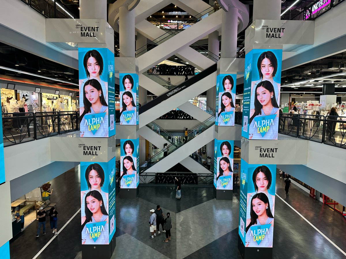 ProjectAlphaTH's tweet photo. "เอมี่ บอนนี่" ขึ้นจอที่ Union Mall แล้ว!

แวะมาเก็บภาพ เช็กอินจอของรุ่นพี่ศิลปิน  แล้วเตรียมตัวมาเจอกับ "เอมี่ บอนนี่" ได้ใน The Alpha Camp วันเสาร์ที่ 15 สิงหาคม เวลา 18.30 น. เป็นต้นไป

📍 UNION MALL 5 FL., UNION CO-EVENT STUDIO

#TheAlphaCamp
#ProjectAlphaNewClan
#GMMTV 
@emiamily @beonnnie