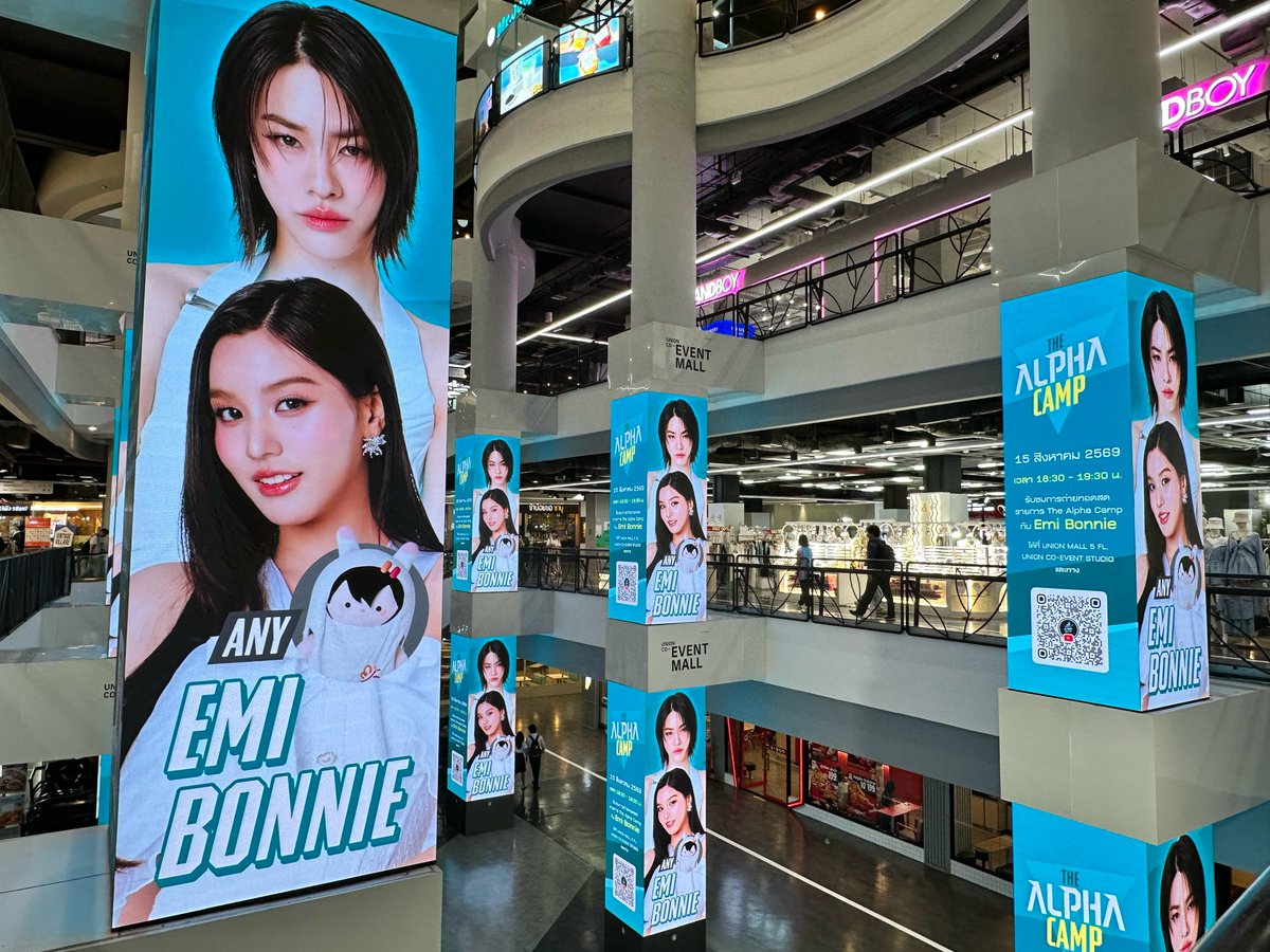 ProjectAlphaTH's tweet photo. "เอมี่ บอนนี่" ขึ้นจอที่ Union Mall แล้ว!

แวะมาเก็บภาพ เช็กอินจอของรุ่นพี่ศิลปิน  แล้วเตรียมตัวมาเจอกับ "เอมี่ บอนนี่" ได้ใน The Alpha Camp วันเสาร์ที่ 15 สิงหาคม เวลา 18.30 น. เป็นต้นไป

📍 UNION MALL 5 FL., UNION CO-EVENT STUDIO

#TheAlphaCamp
#ProjectAlphaNewClan
#GMMTV 
@emiamily @beonnnie